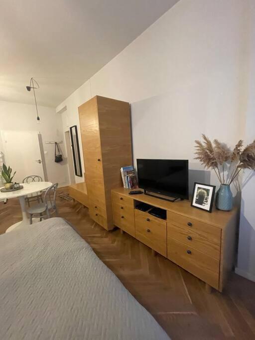 Cute Apartment Perfect For Business And Travel. ワルシャワ エクステリア 写真