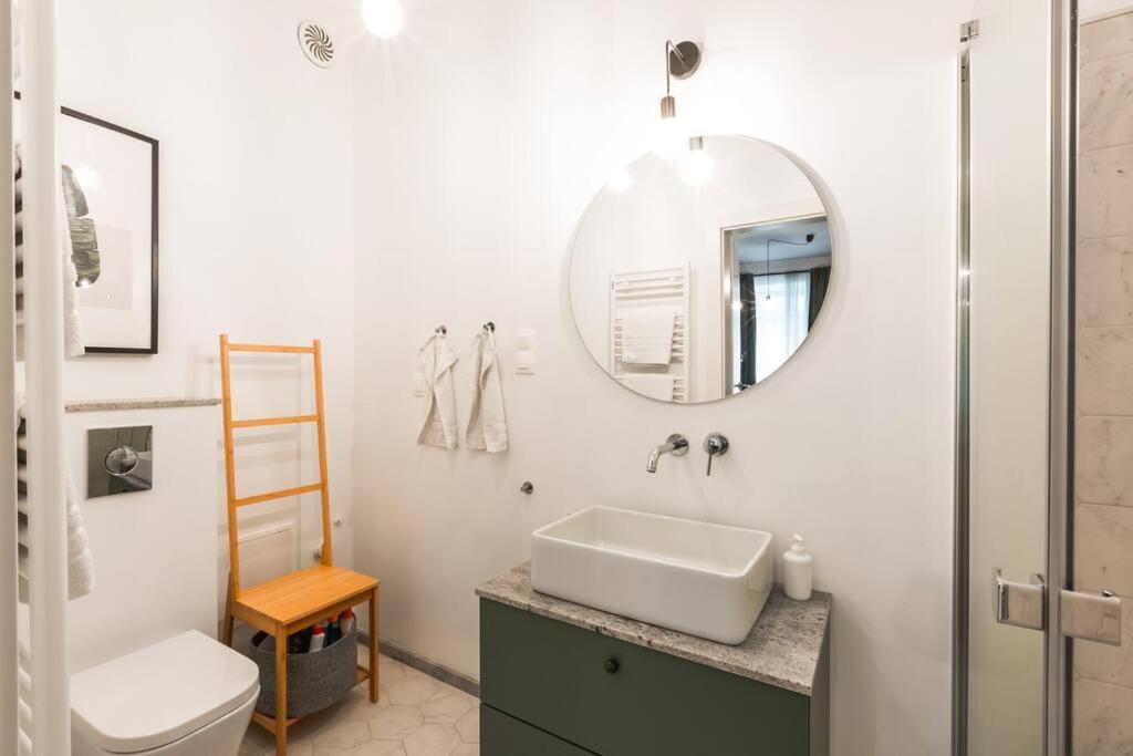 Cute Apartment Perfect For Business And Travel. ワルシャワ エクステリア 写真
