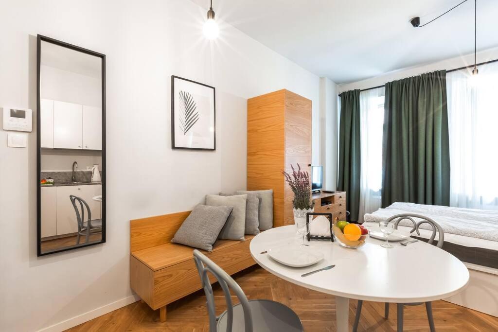 Cute Apartment Perfect For Business And Travel. ワルシャワ エクステリア 写真