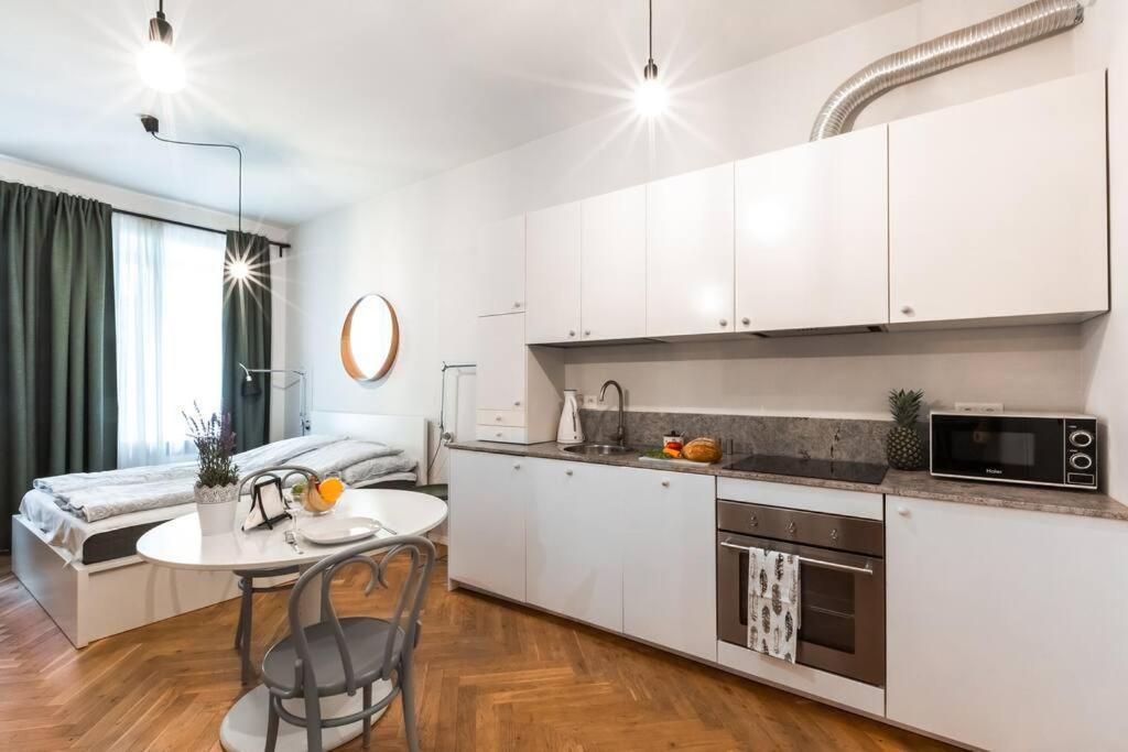 Cute Apartment Perfect For Business And Travel. ワルシャワ エクステリア 写真